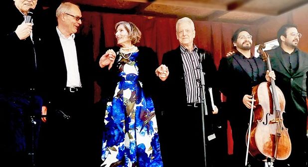 Hand in Hand für die Festspiele – das war der Spirit des Verkaufsoffenen Sonntags.