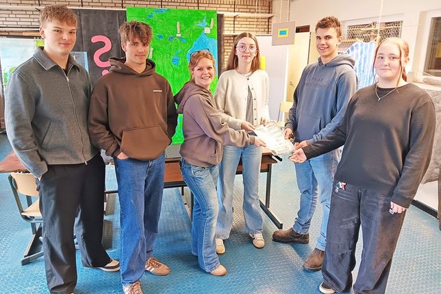 Die zehnte Klasse übergab die Stelenpatenschaft an die neunte Klasse.