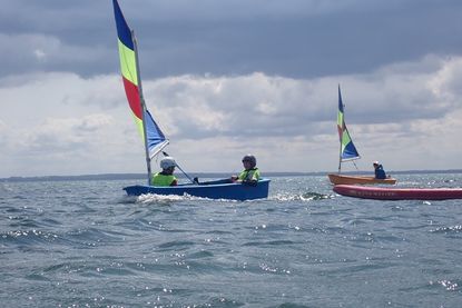 Im Opti sausten die Kinder über die Ostsee.