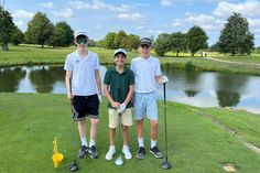 An Tee 4 nach ihren erfolgreichen Drives: Tjark Peters, Luca Ullrich und Lasse Breiter.