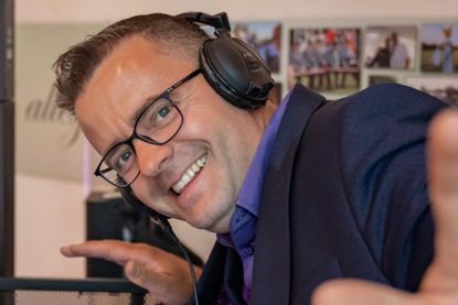 DJ Gordan lässt mit der richtigen Musikauswahl den Funken überspringen und macht jede Hochzeit zum Highlight.