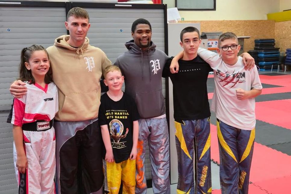 Amelie Hinterleutner, Riccardo Albanese, Julian Aumer, Bailey Murphy, Henri Kneib und Maximillian Aumer (v. lks.).