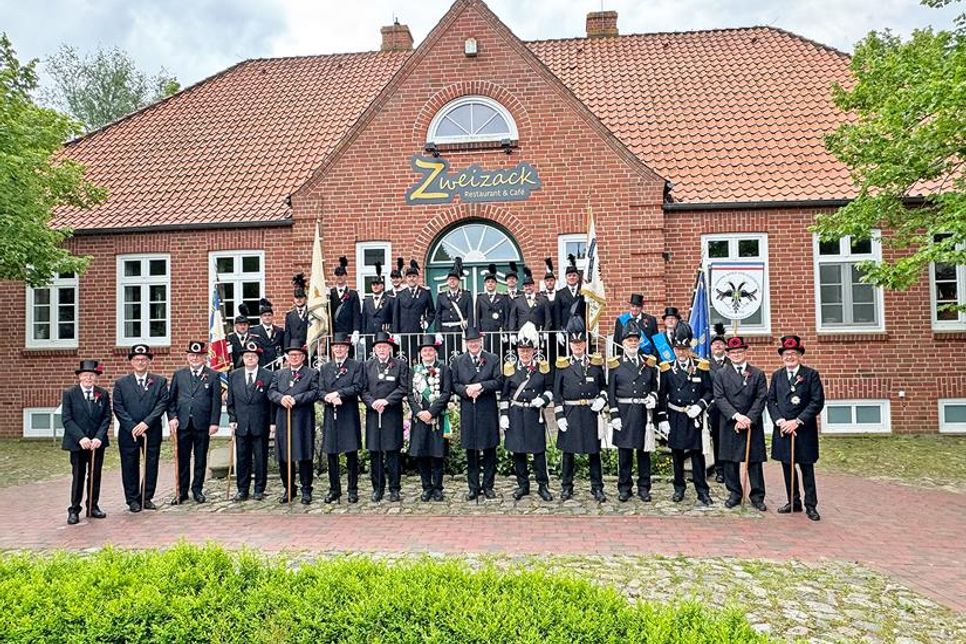 Der Gildevorstand mit König und Offizierskorps in 2024