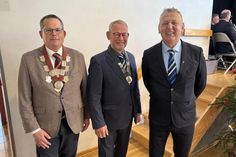 Begrüßten zahlreiche Gäste: Bürgermeister Sebastian Rieke, Bürgervorsteher Matthias Dammer und Tourismusleiter Manfred Wohnrade (v. lks.)