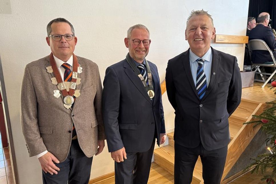 Begrüßten zahlreiche Gäste: Bürgermeister Sebastian Rieke, Bürgervorsteher Matthias Dammer und Tourismusleiter Manfred Wohnrade (v. lks.)