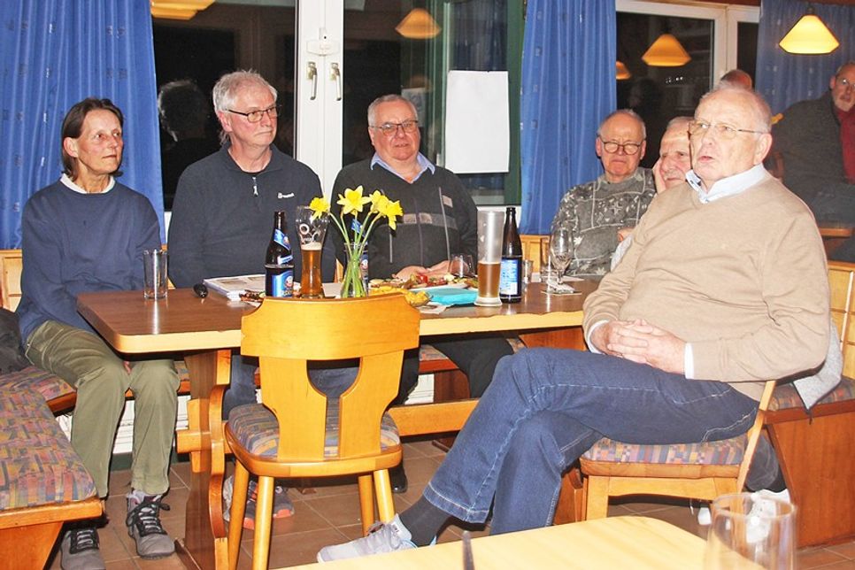 Viele langjährige Mitglieder waren bei der TCL Mitgliederversammlung dabei.