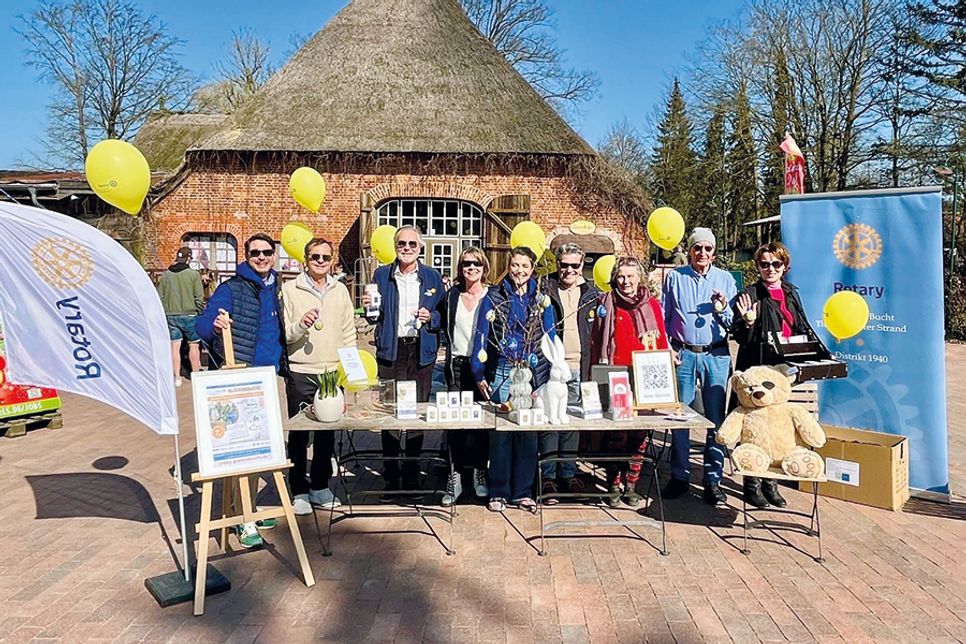 Vor Kurzem startete der Verkauf der Glückseier mit dem Rotary-Club-Team auf Karls Erlebnis-Dorf in Warnsdorf.