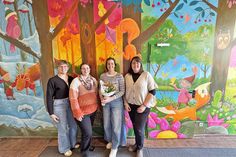 von links Johanna Grapengeter (Vorstand), Vanessa Dahlmann (Vorstand), Cindy Fröhlich (Künstlerin) und Friederike Lamp (Kita-Leitung)