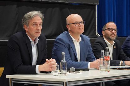 Projektleiter Wolfgang Sichermann (Geschäftsführer Seascape), Umweltminister Tobias Goldschmidt und Meeresbeauftragter der Bundesregierung Sebastian Unger (v. lks.) informierten das Publikum.