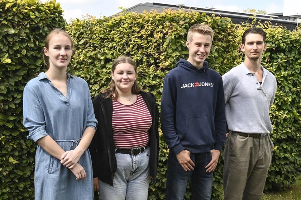 Die neuen Auszubildenden werden offiziell im Unternehmen begrüßt.