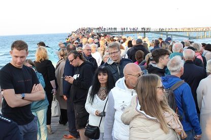 Tausende Gäste nutzten die erste Gelegenheit, die neue Seebrücke zu betreten.