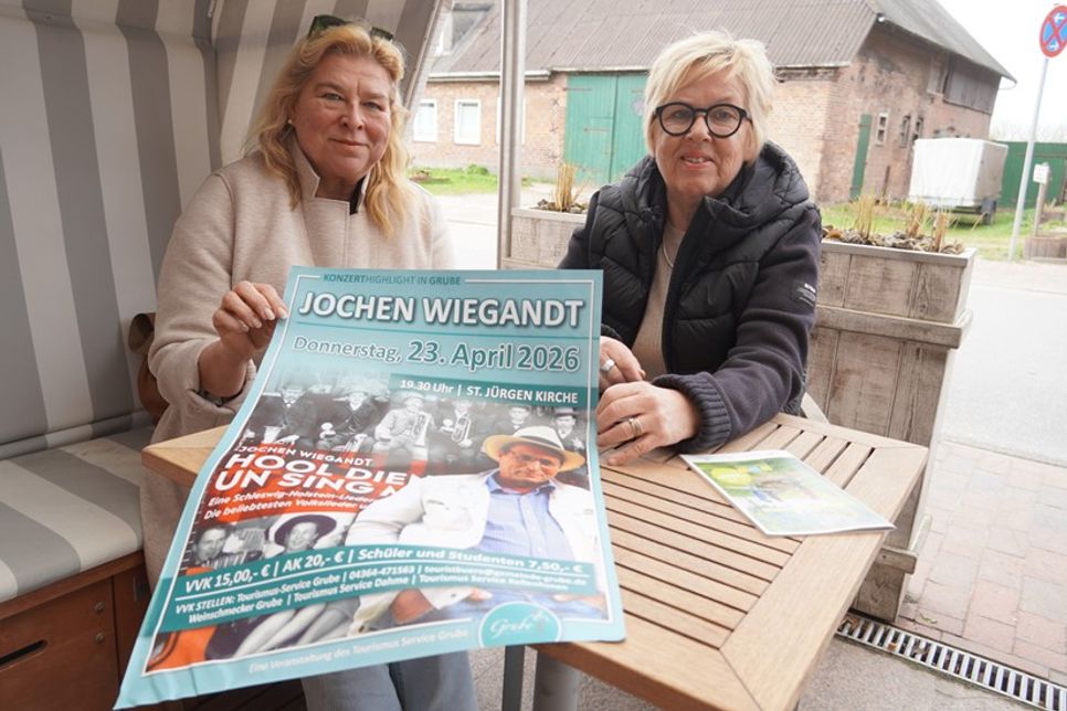 Bürgermeisterin Kirsten Sköries (re.) und Tourismusleiterin Susanne Hasenbeck freuen sich auf einen bunten Veranstaltungsreigen in 2026.