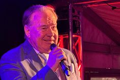 Peter Jähn singt live die großen Hits von Roland Kaiser.