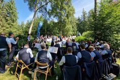Eine ganz besondere Konzertkulisse: Der Waldteich in Kellenhusen.