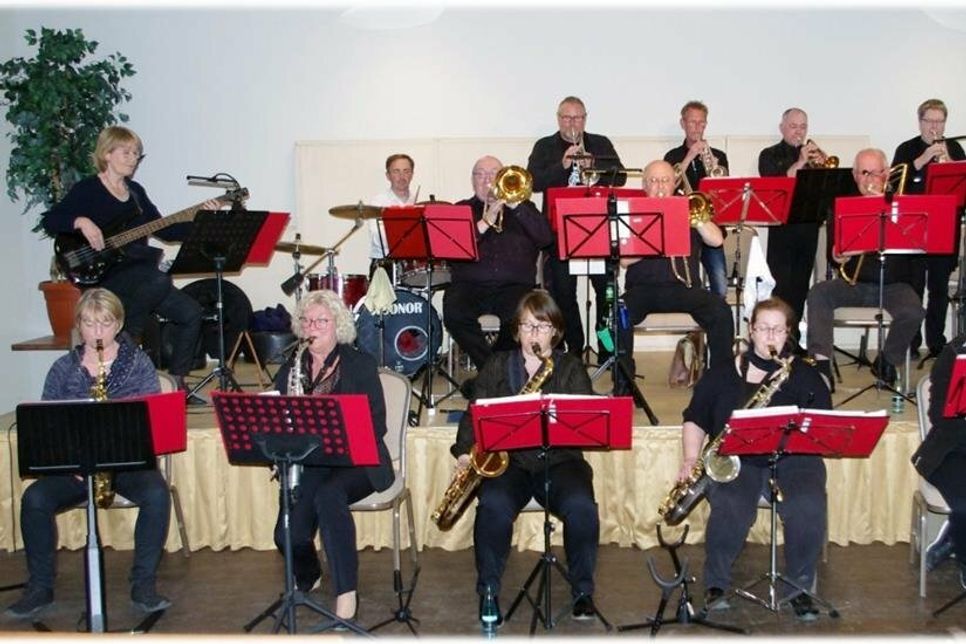 „Die Bandfelder“ bei ihrem ersten Auftritt in diesem Jahr in der Grömitzer Strandhalle.