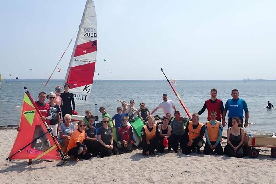Viele glückliche Gesichter: Die Beteiligten am Windsurftag für krebskranke Kinder waren rundum glücklich und zufrieden.