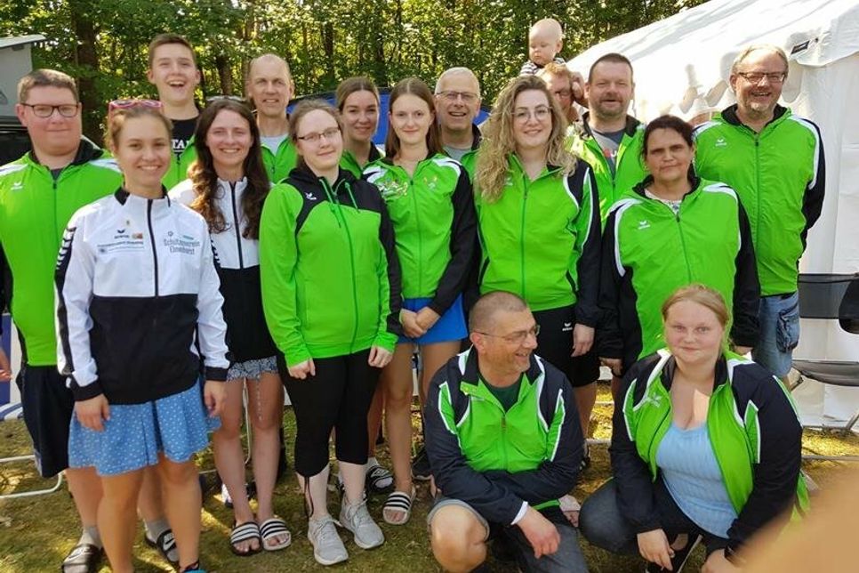Die Gruppe des SSV Kassau mit zwei Gästen aus Elmenhorst.