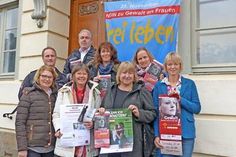 Polizei, Frauennotruf, Frauenhaus, Sozialarbeit, Familienbildungsstätte und Gleichstellungebeauftragte: Sie wollen das Thema Häusliche Gewalt aus der Tabuzone holen und verteilen Brötchentüten mit der bundesweiten Hilfe-Hotline