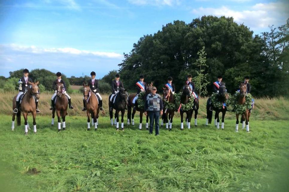 Der PSFV Süseler Baum stellte in Eutin die Kreismeister und Vizemeister im Mannschaftswettkampf 2016, hier mit Ausbilder Christoph Bendfeldt, Schürsdorf.
