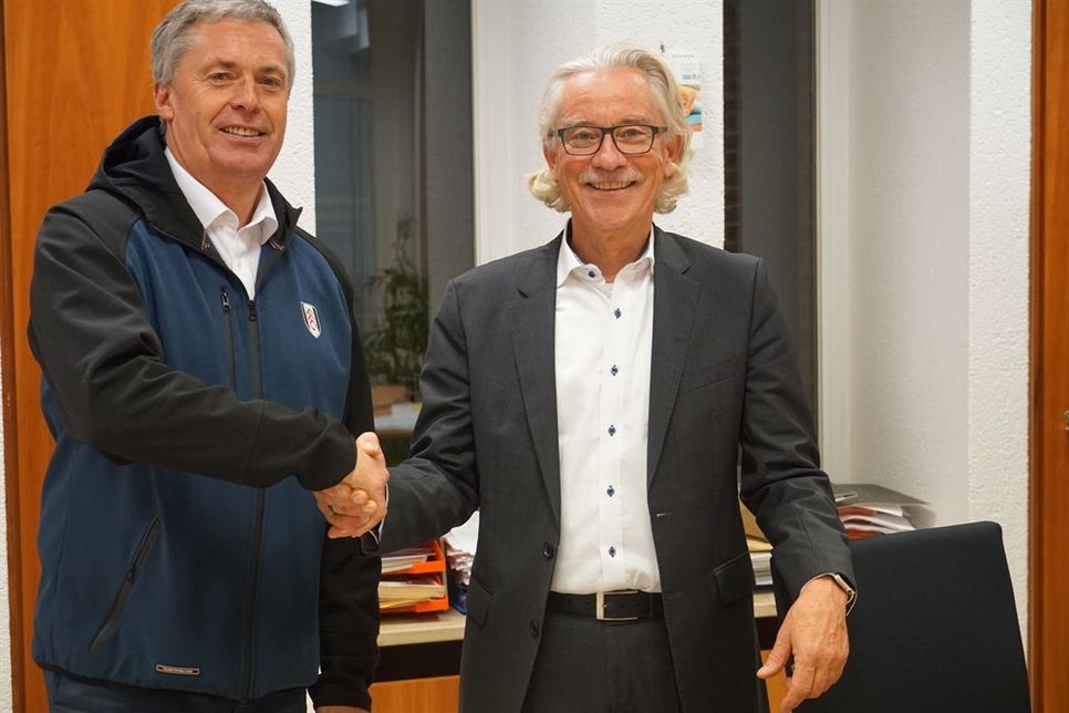 Stephan Peters (re.) übernimmt als Geschäftsführer die Aufgaben von Wolfgang Ruge.