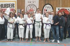 In Pfarrkirchen/Niederbayern fand die 22. Deutsche Meisterschaft der Junioren vom DtKV (Deutscher traditioneller Karateverband) statt. Bei den 110 Startern konnten sich die fünf Teilnehmer aus Grömitz gut behaupten. Mit insgesamt zwei ersten und fünf dritten Plätzen in Kumite (Kampf) und Kata (Form) ging ein aufregendes Wochenende für die Karatekas und ihrem mitgereisten Fanblock zu Ende. (red)