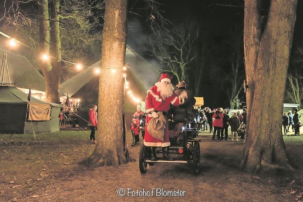 Wer den Weihnachtsmann begrüßen möchte, sollte sich am Freitag den Gruber Weihnachtsmarkt nicht entgehen lassen. Foto: Maren Weilandt.