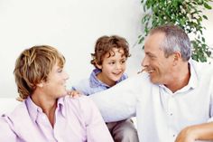 Erben sollte nicht zum Streit führen. Mit einem rechtssicheren Testament kann man Streitigkeiten in der Familie vermeiden. Foto: djd/DEVK