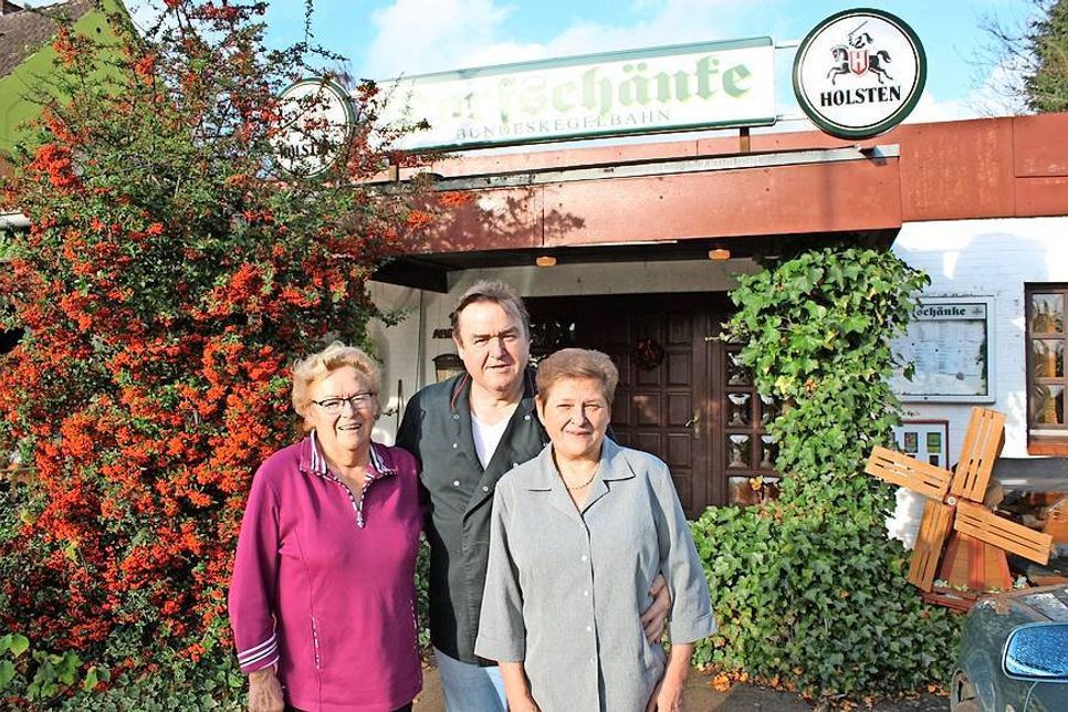 Freuen sich auf einen schönen Jubiläumstag: Gisela, Jürgen und Conny Ahrens (v. lks.).