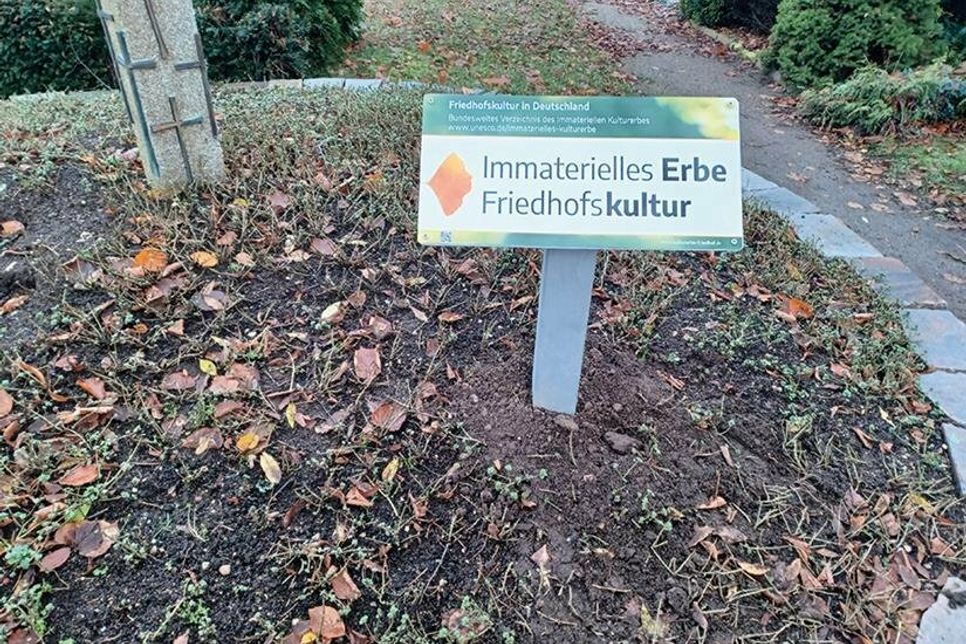 Am Ewigkeitssonntag wurde das neue Schild enthüllt.