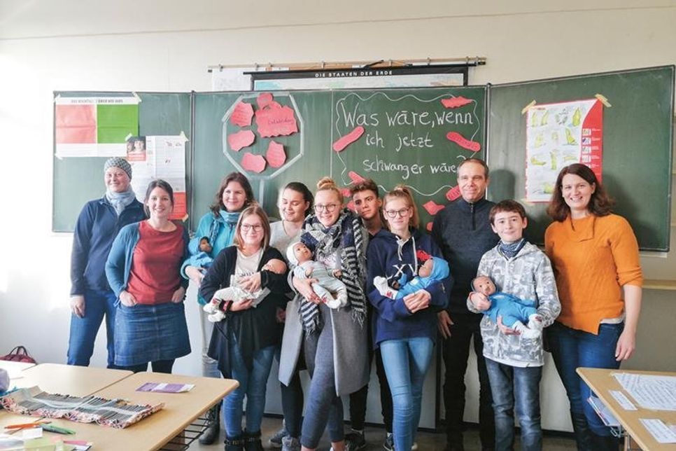 In Kooperation mit der GGS-Strand Europaschule und dem Familienzentrum hat mit SchülerInnen der 8.Klasse das Projekt „Eltern-Probezeit“ in Timmendorfer Strand in der letzten Schulwoche vor den Ferien stattgefunden.