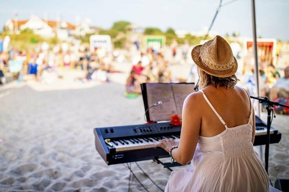 Die Open Stage startet ihre diesjährige Tournee in Sierksdorf.
