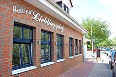 Café und Restaurant direkt am Binnenwasser.
