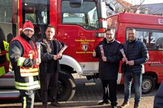 Zeigten sich erfreut über die gelunge Aktion (v. lks.): Ortswehrführer Jörg Schemmer, Bürgermeister Mark Burmeister, Alexander Wengelewski (stellvertretender Landesjugendwart) und Dirk Wähler (Edeka Grömitz).