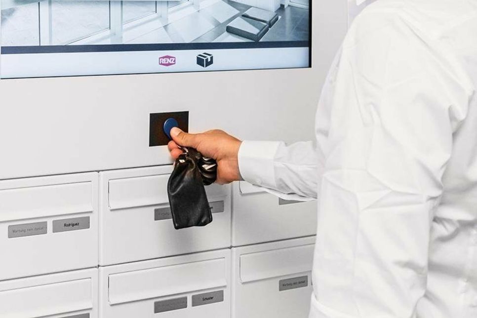 Dank der Digitalisierung des Briefkastens können Bewohner, Zusteller und Hausverwaltungen vernetzt werden. Foto: djd/Renz Briefkästen