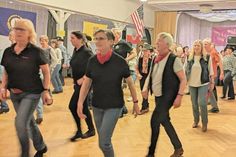 Neben dem sportlichen Aspekt geht es den Line Dancern bei ihren Tanzveranstaltungen auch um den Austausch untereinander und das Erlernen neuer Tänze.