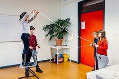 Kinder forschen zu „Technik - von hier nach da“.