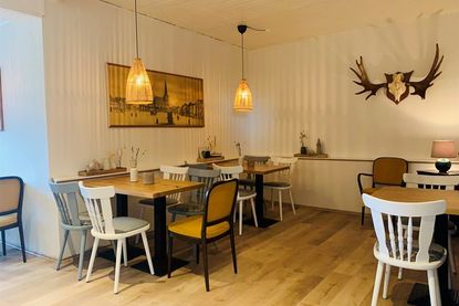 Auch der hintere Klubraum wurde renoviert und mit historischen Neustadtbildern dekoriert.