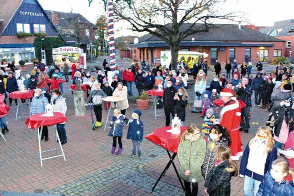Reges Treiben auf dem Dorfplatz