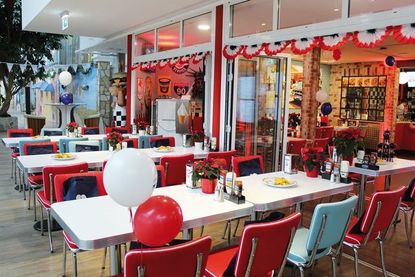 Der Außenbereich des American Diner in der Dünenpassage zur Eröffnung am 8. Dezember.