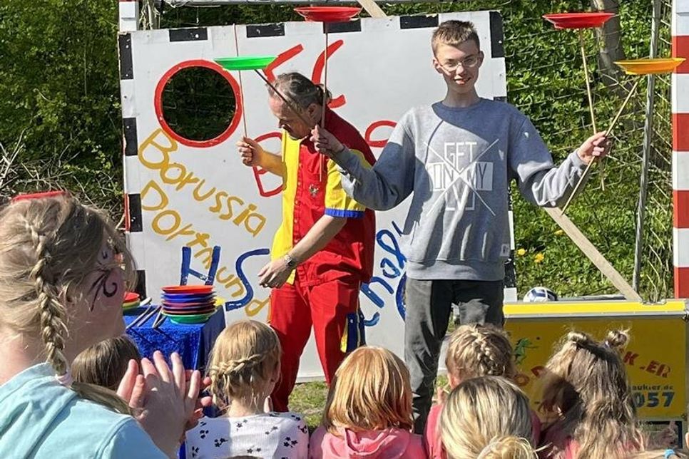 Jonglage und Zauberei von Otto dem Gaukler begeisterte die Gäste.