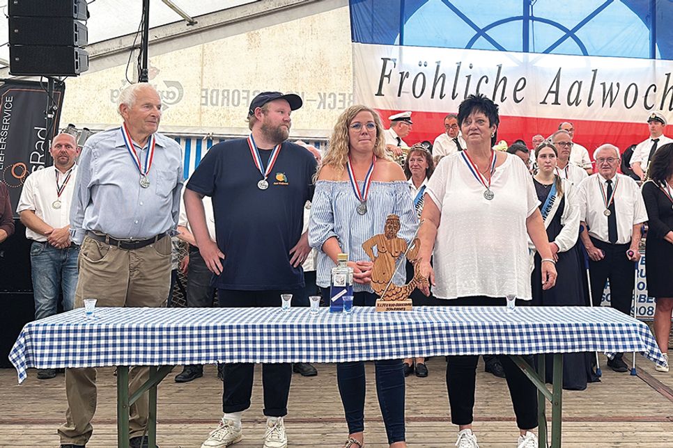 Hugo Witting (von links), Max Bierhals, Julia Kuhn und Martina Bendig heißen die „Aalritter 2024“.
