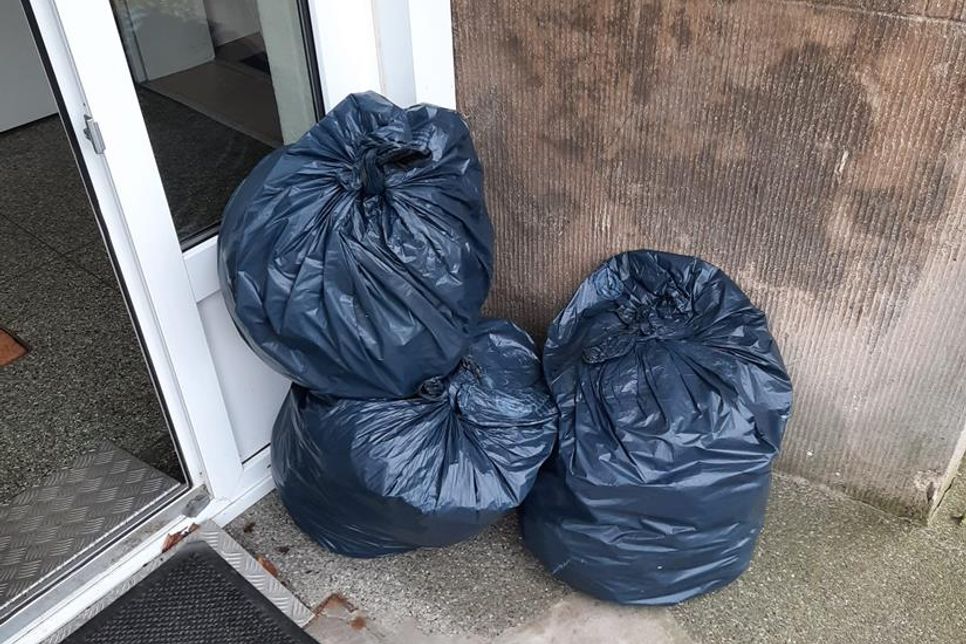 Vermehrt werden Säcke und Kartons einfach vor die Tür gestellt.
