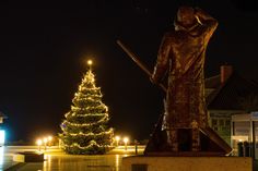 Der Weihnachtsbaum auf dem Seebrückenplatz.