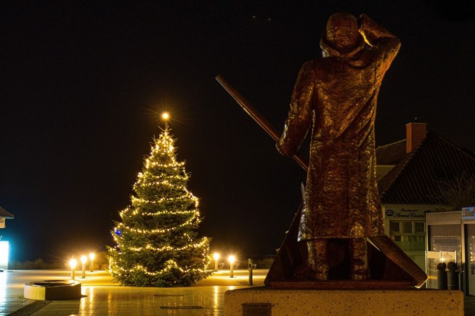 Der Weihnachtsbaum auf dem Seebrückenplatz.