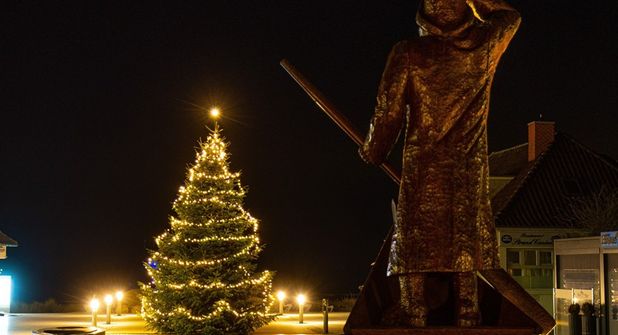 Der Weihnachtsbaum auf dem Seebrückenplatz.
