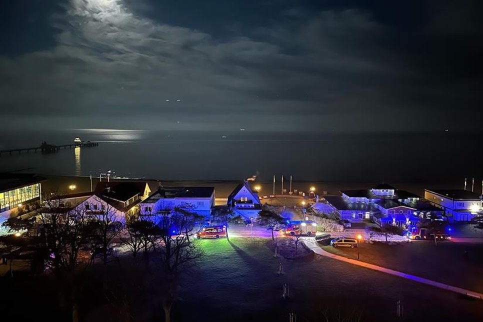 Vollmond über dem Grömitzer Yachthafen: Dieses beeindruckende Foto von Jacob Revenstorf wartet bereits seit einiger Zeit auf Veröffentlichung. Wir sind der Meinung, dass es perfekt in diese Ausgabe passt.