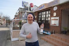 Vlado Bosnic führt sein Lokal mit griechischen Spezialitäten in der Kirchenstraße 16 mit großer Herzlichkeit.