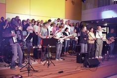 Die Band und der Schulchor bei ihrem letzten Auftritt. Am Freitag in einer Woche sind sie wieder gemeinsam „live on stage“.