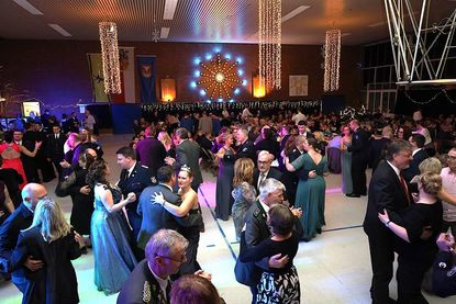 Einer der größten Feuerwehrbälle des Landes findet am Samstag in der Gildehalle Grömitz statt.