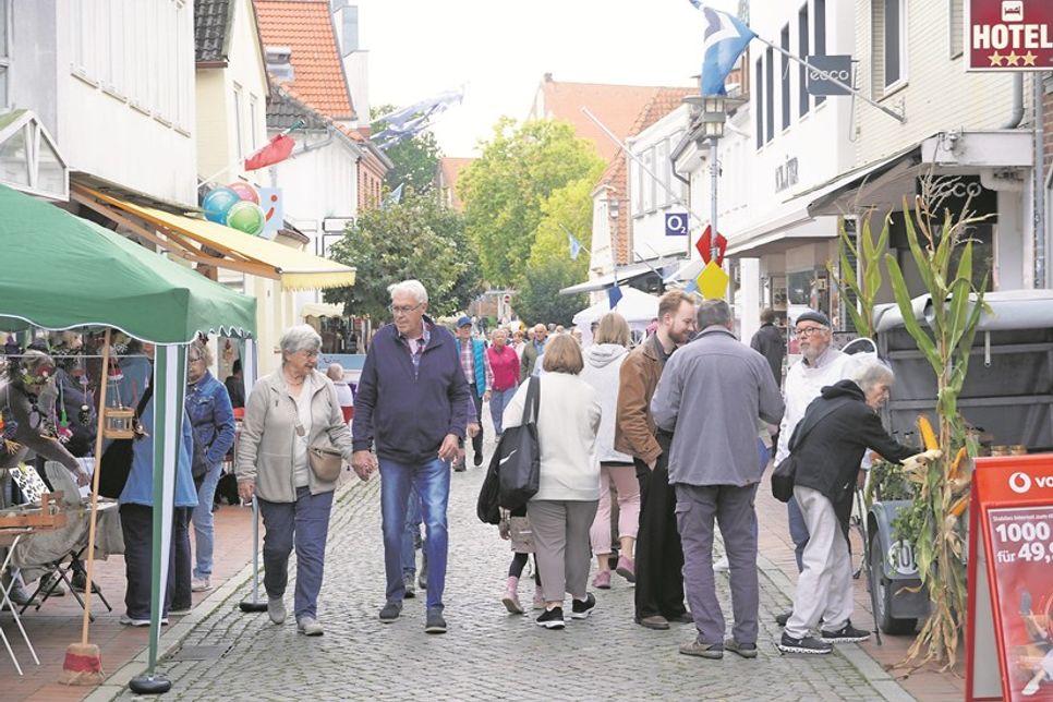Der Herbstmarkt in der Kremper Straße von Gewerbeverein und Werbegemeinschaft Kremper Straße lockte mit Kunsthandwerk, Selbstgemachtem und regionalen Spezialitäten.